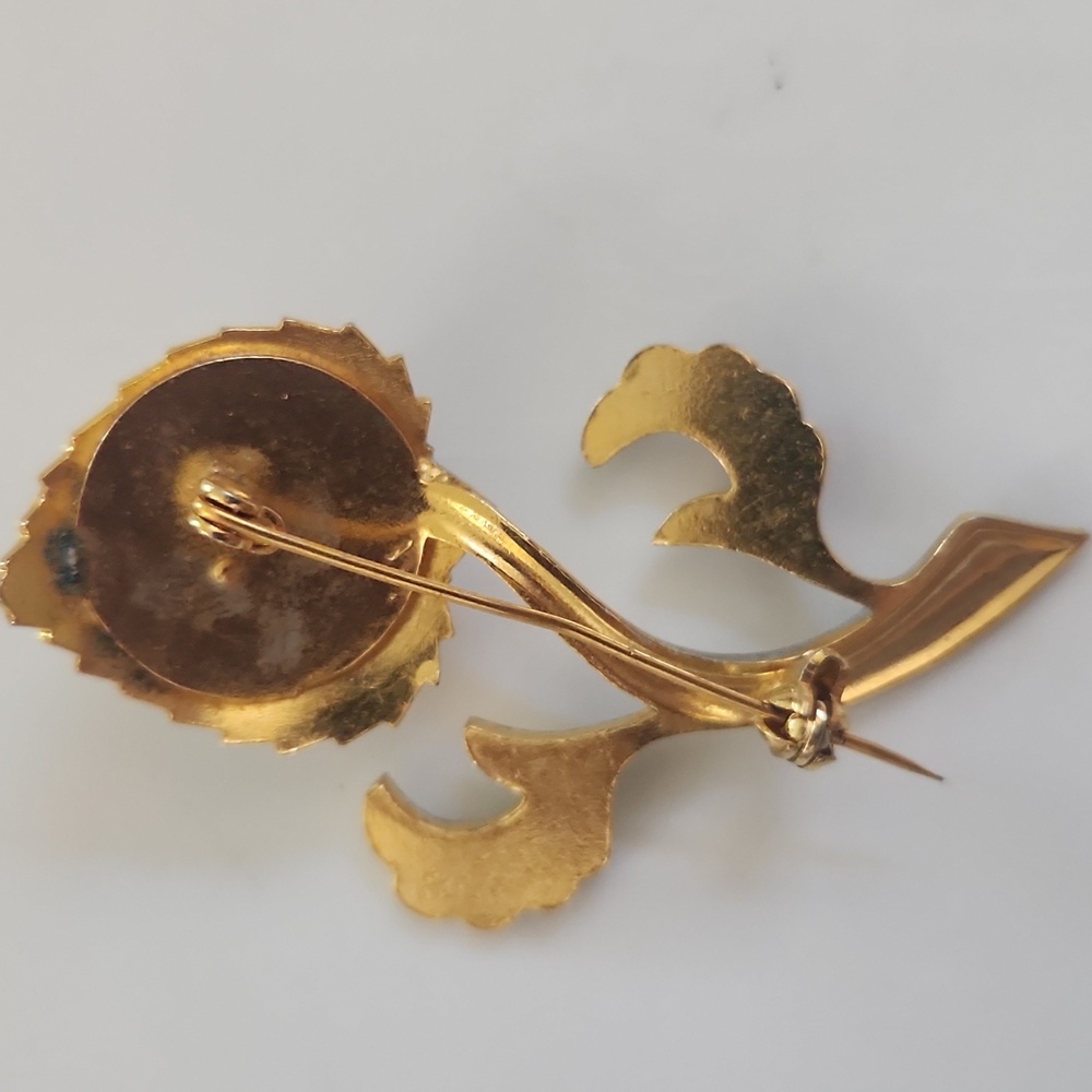 Elegant Damascene Flower Brooch With Pearl - Picture 2 of 5